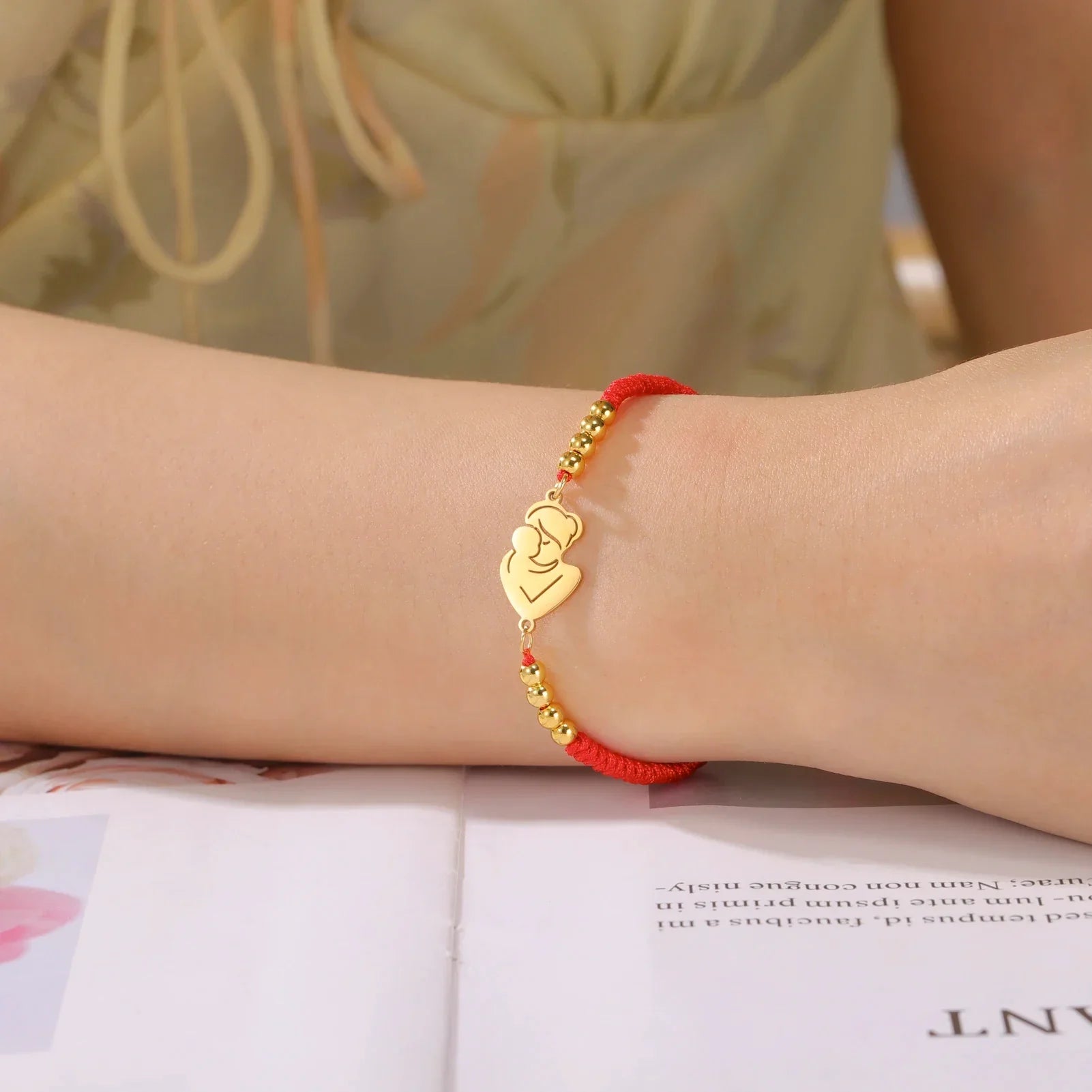 Gold Mother & Child Silhouette Bracelet – Adjustable Black Cord - Moederdag armbanden